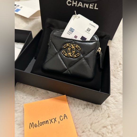 ✨ CHANEL 19 ZIPPED COIN WALLET ✨ - Picture 6 of 7